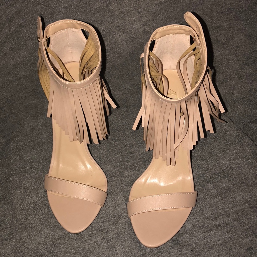 Beige heels, Size 7 - Picture 2 of 5